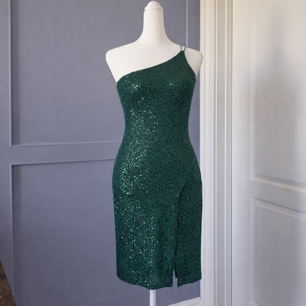 Elegant One-Shoulder Sequin Dress in Green Junior Size Small